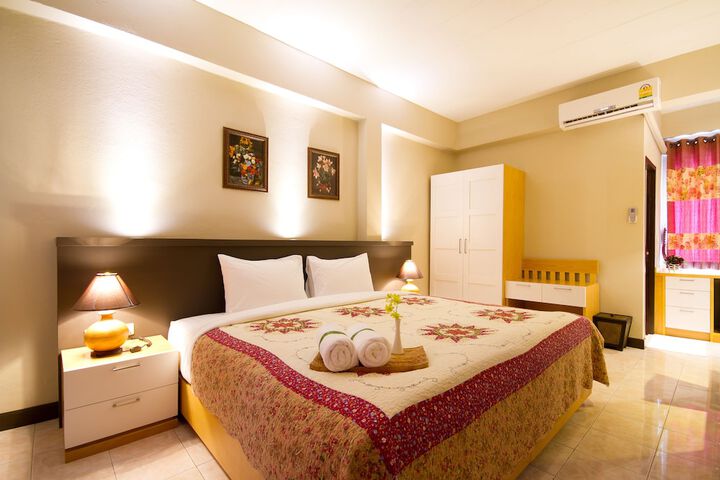 Room 10 of 80