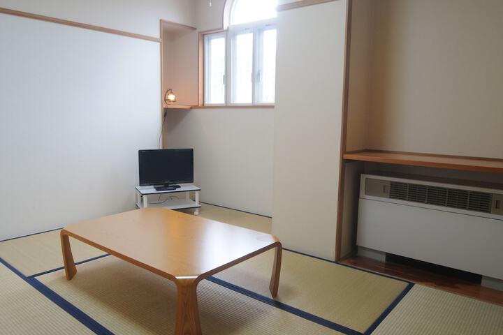 Room 11 of 34