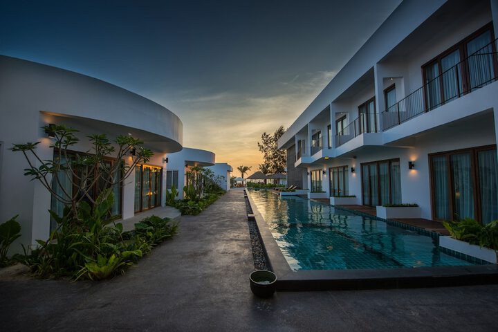 Pool 77 of 104