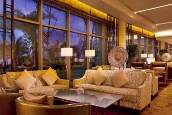 Lounge 41 of 60