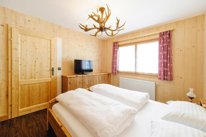 Room 4 of 23