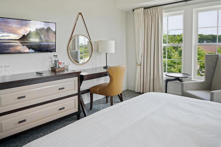 Double Deluxe King Bed (6 of 6)