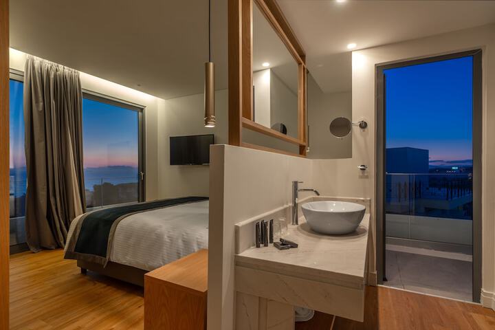 Room 32 of 86