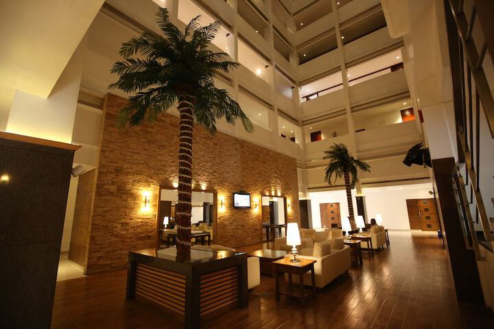 Entrance & Lobby