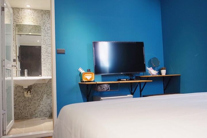 Room 3 of 32