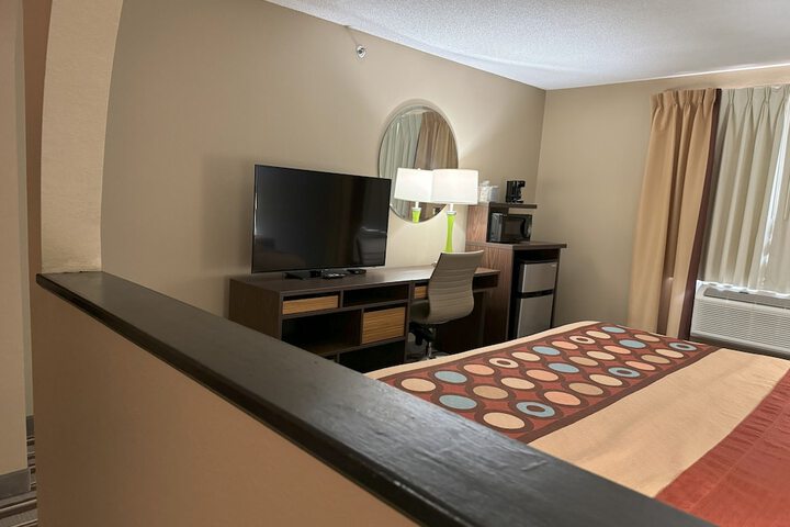 1 King Bed (9 of 17)