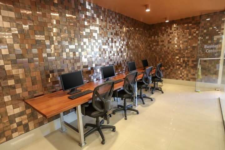 Business Center 40 of 82