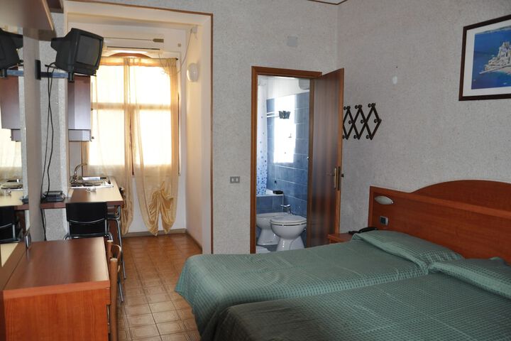 Room 9 of 62