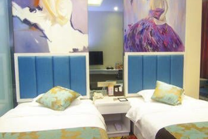 Room 2 of 7