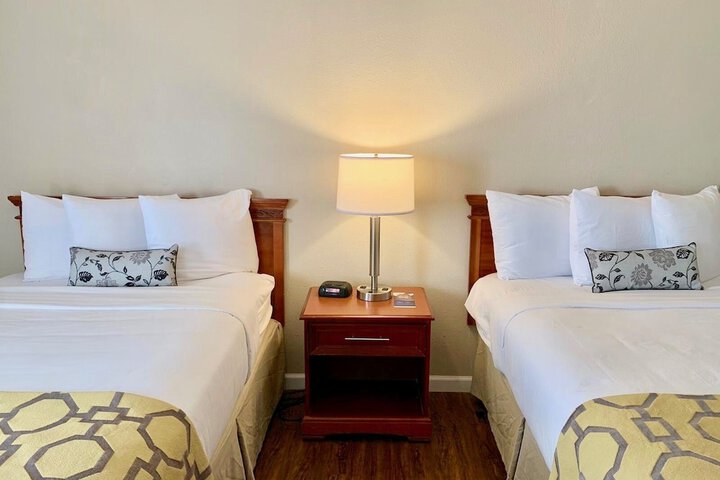 Double Accessible King Size Bed (1 of 9)