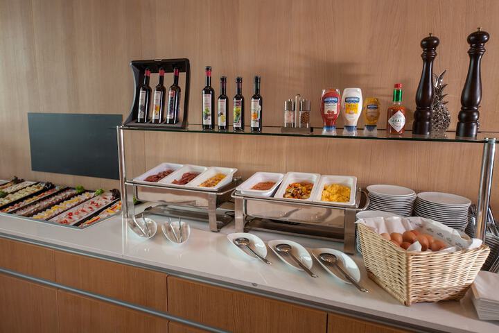 Breakfast/Coffee Service 56 of 138