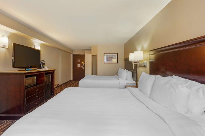 Room 17 of 28