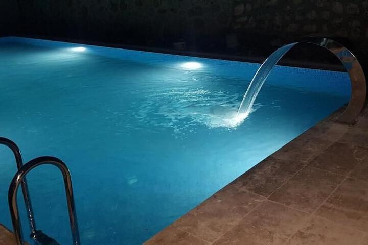 Pool 24 of 33