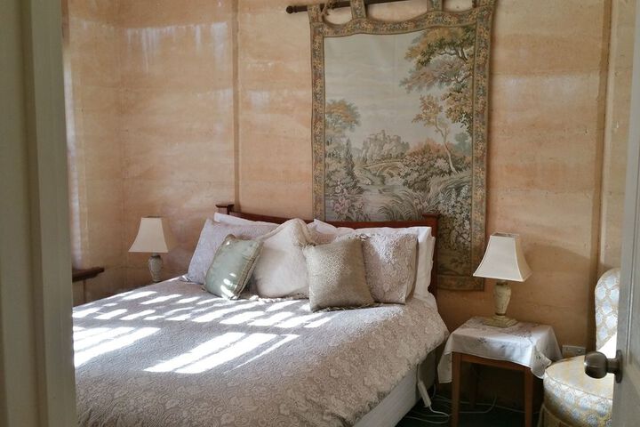 Room 5 of 18