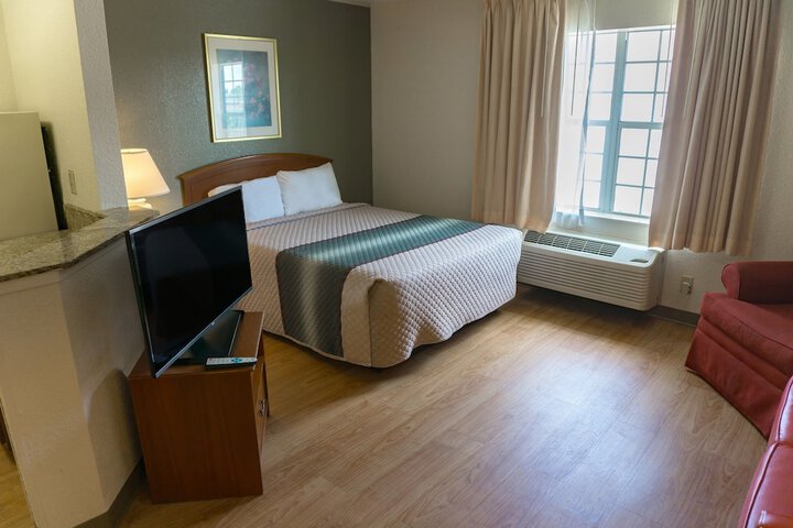 Room 2 of 15