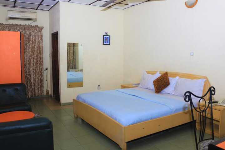 Room 8 of 19