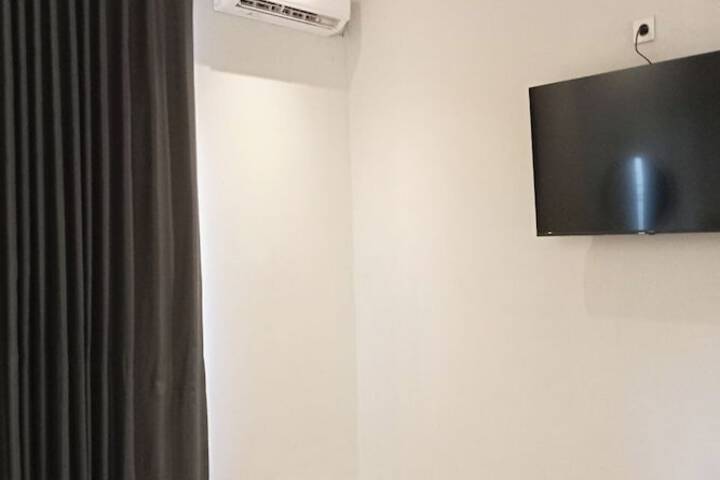 Room 16 of 33