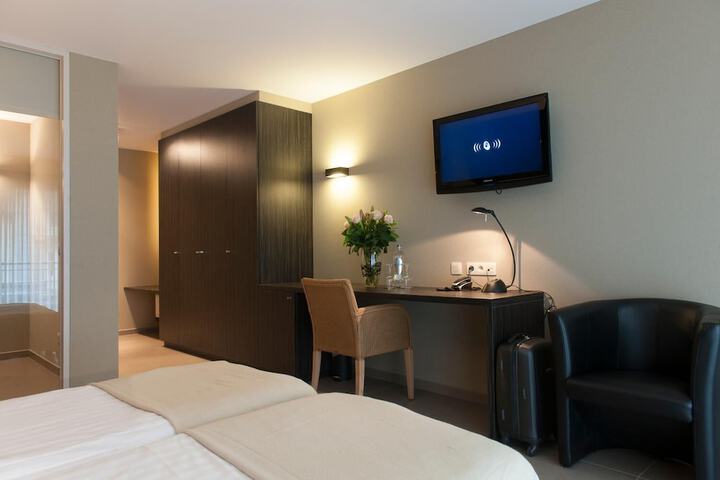 Room 9 of 50