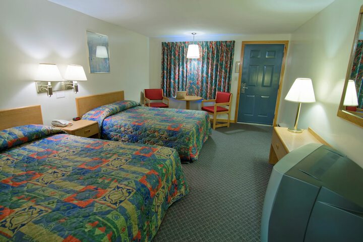 2 Double Beds Standard (1 of 3)