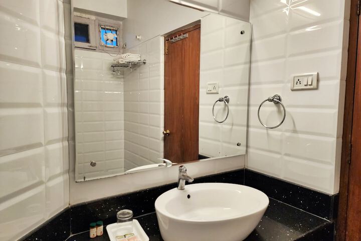 Room 118 of 174