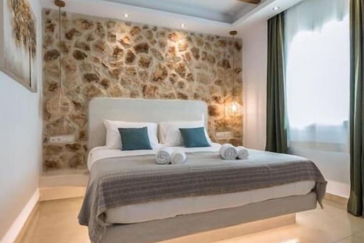 Room 2 of 29