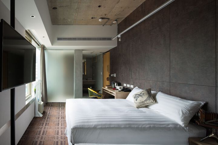 Room 49 of 76