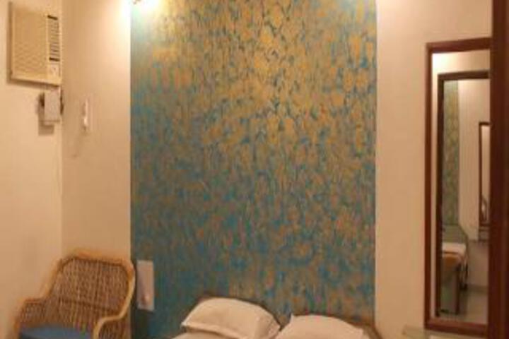Room 4 of 4