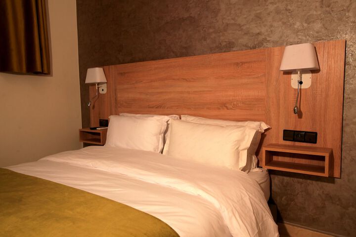 Room 11 of 27