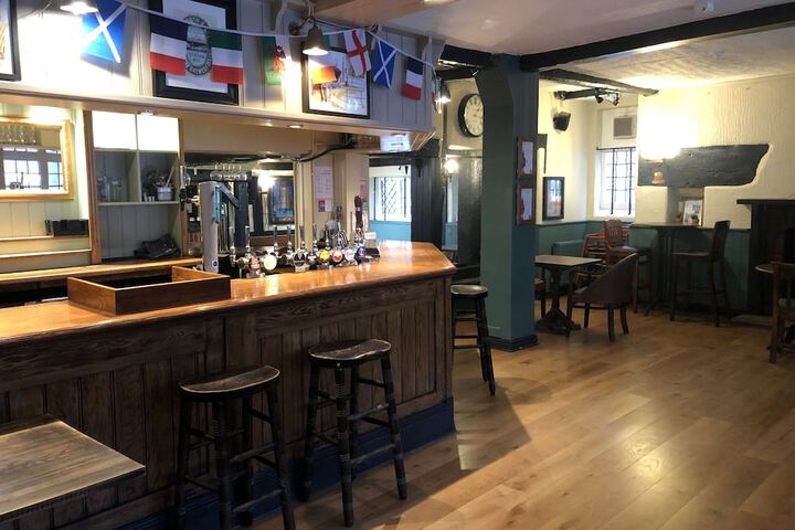 Lounge 60 of 83
