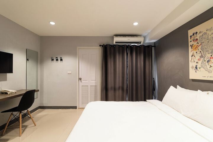 Room 17 of 37