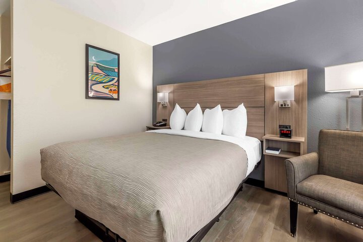 2 Queen Beds (11 of 17)