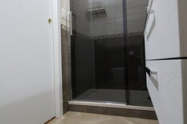 Room 4 of 17