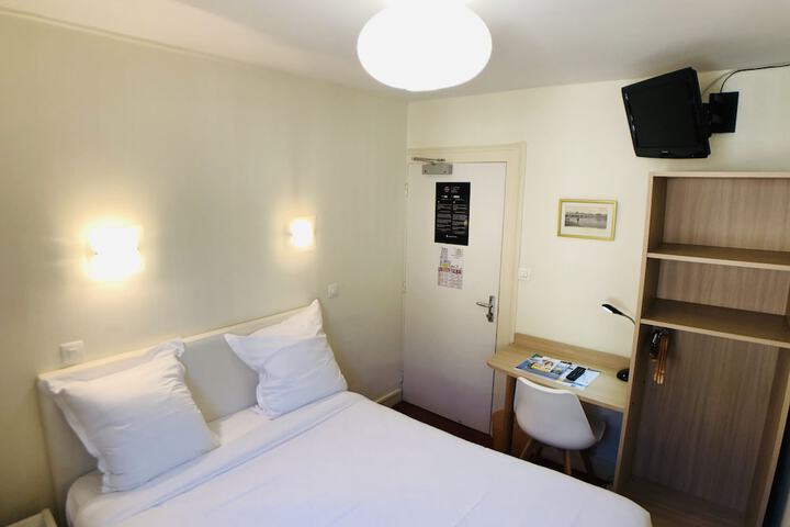 Room 32 of 42