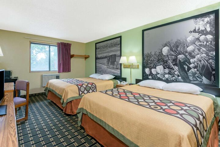1 Queen Bed (6 of 12)