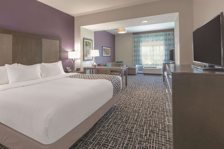 1 King Bed (5 of 22)