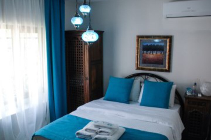 Room 10 of 90