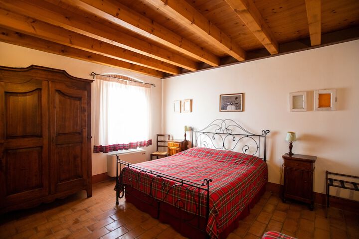 Room 4 of 66