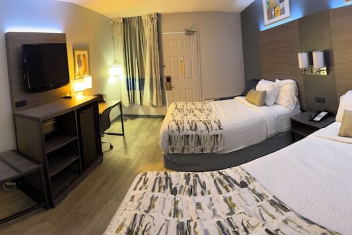 2 Double Beds (8 of 14)