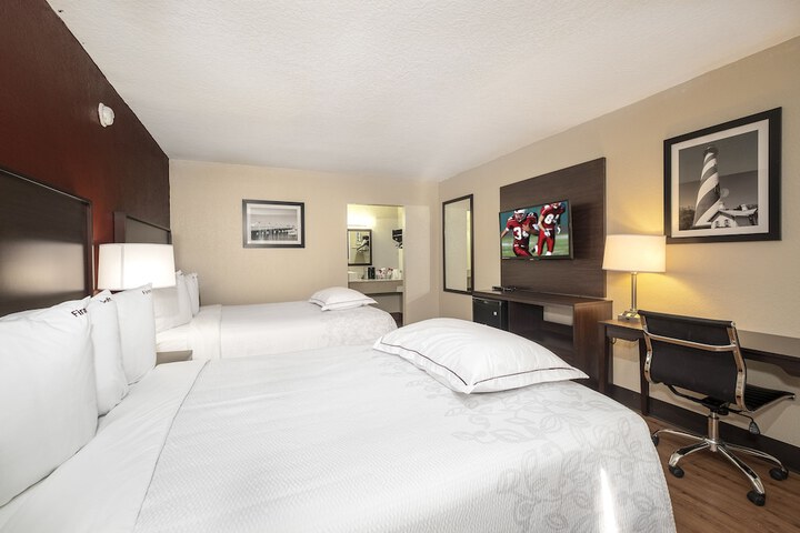 2 Queen Beds (9 of 9)