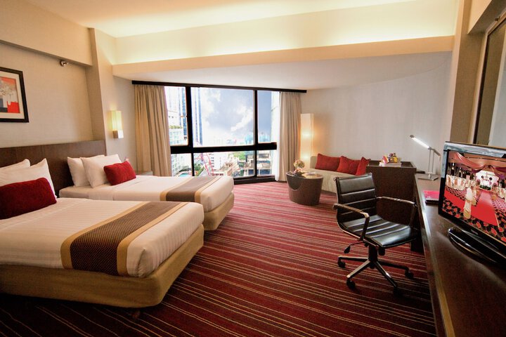 Room 28 of 102