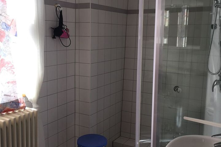 Room 6 of 7