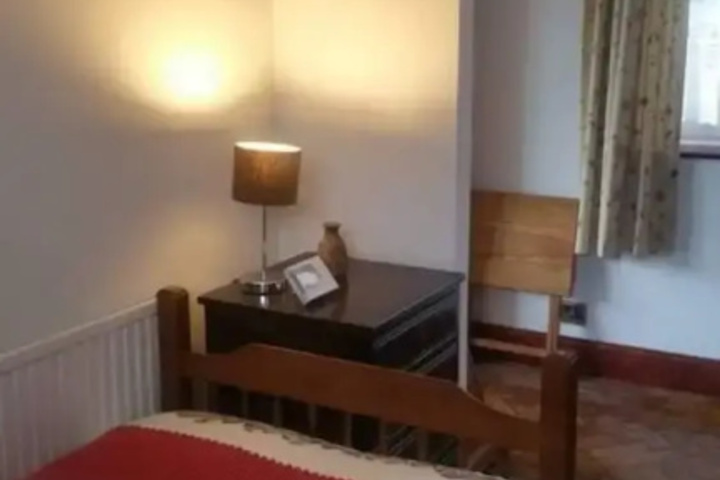 Room 5 of 11