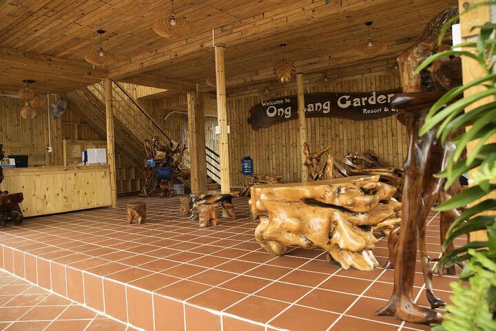 Entrance & Lobby