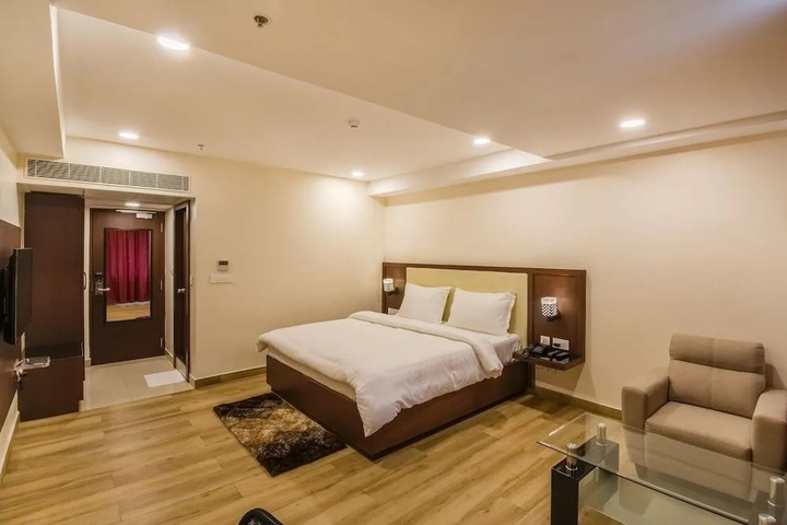 Room 6 of 16