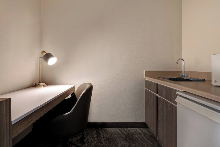 Room 5 of 18