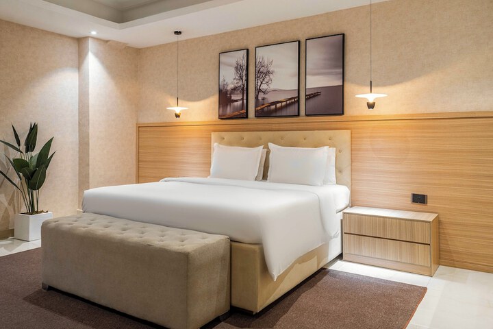 Room 4 of 28