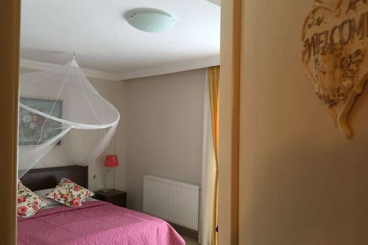 Room 4 of 96