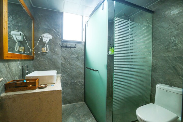 Room 45 of 153
