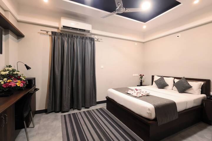 Room 13 of 33
