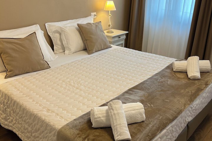 Room 4 of 30